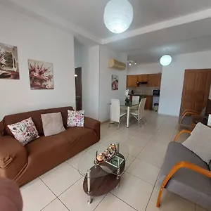 Sunny 2 Bedroom Center Larnaca